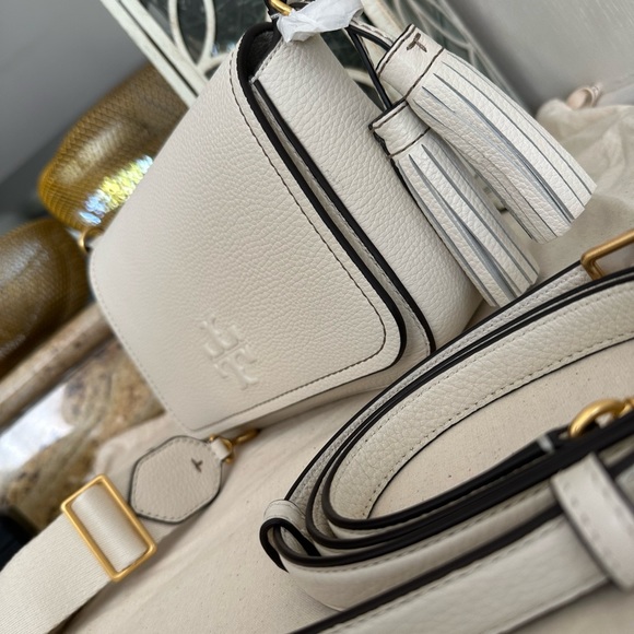 New Tory Burch Thea web flap crossbody ivory  double strap/ no tassle on the bag - Picture 2 of 13